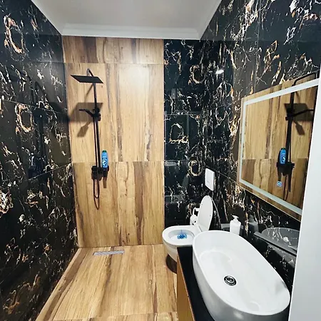 Tiki Luxury In Center Тирана