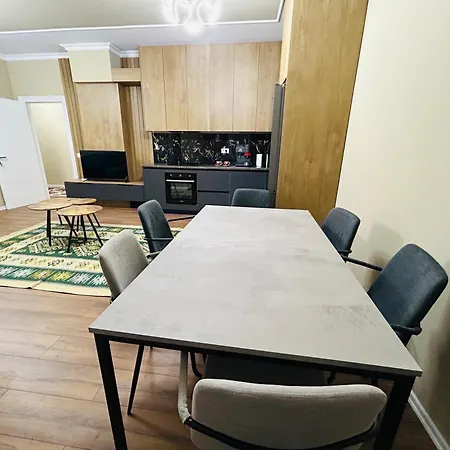 Tiki Luxury In Center تيرانا