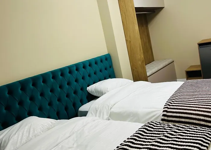 Tiki Luxury In Center *